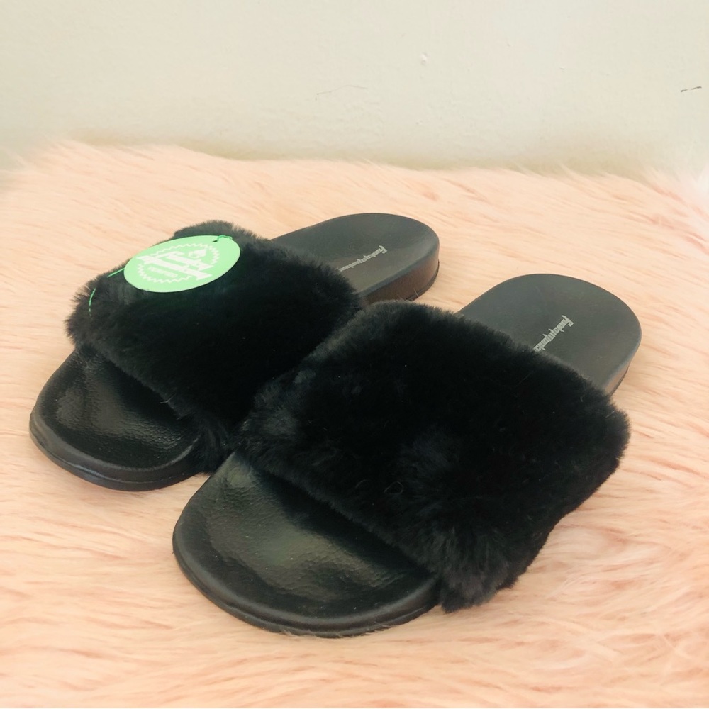 Funkymonkey kids slippers Sz 3